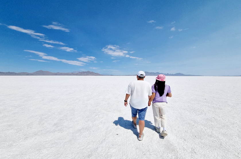 그림 4. 딸아이와 소금사막(Bonneville Salt Flats)에서